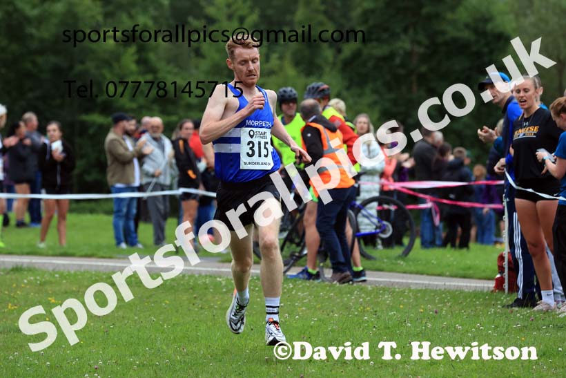 Senior men, 2024 Sunderland Harriers 5k, Silksworth, Sunderland.  Photo: David T. Hewitson/Sports for All Pics